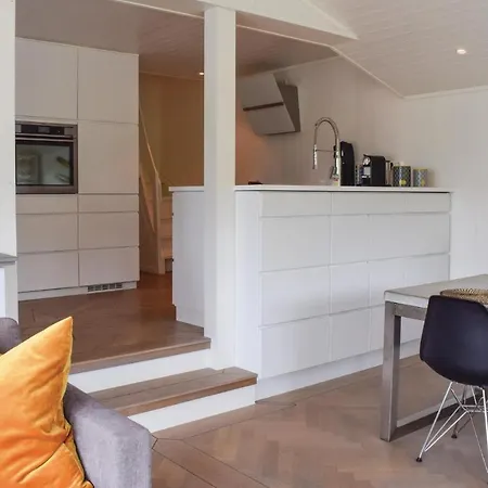 Awesome In W/ 5 Bedrooms