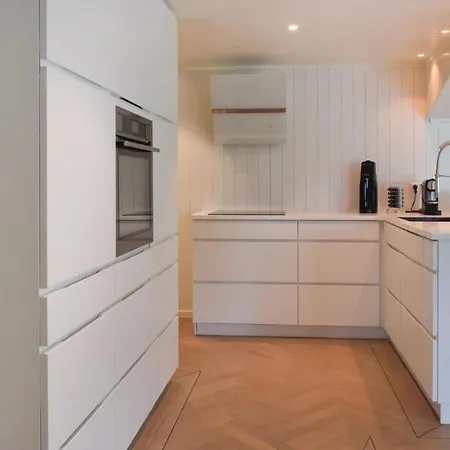 Awesome In W/ 5 Bedrooms